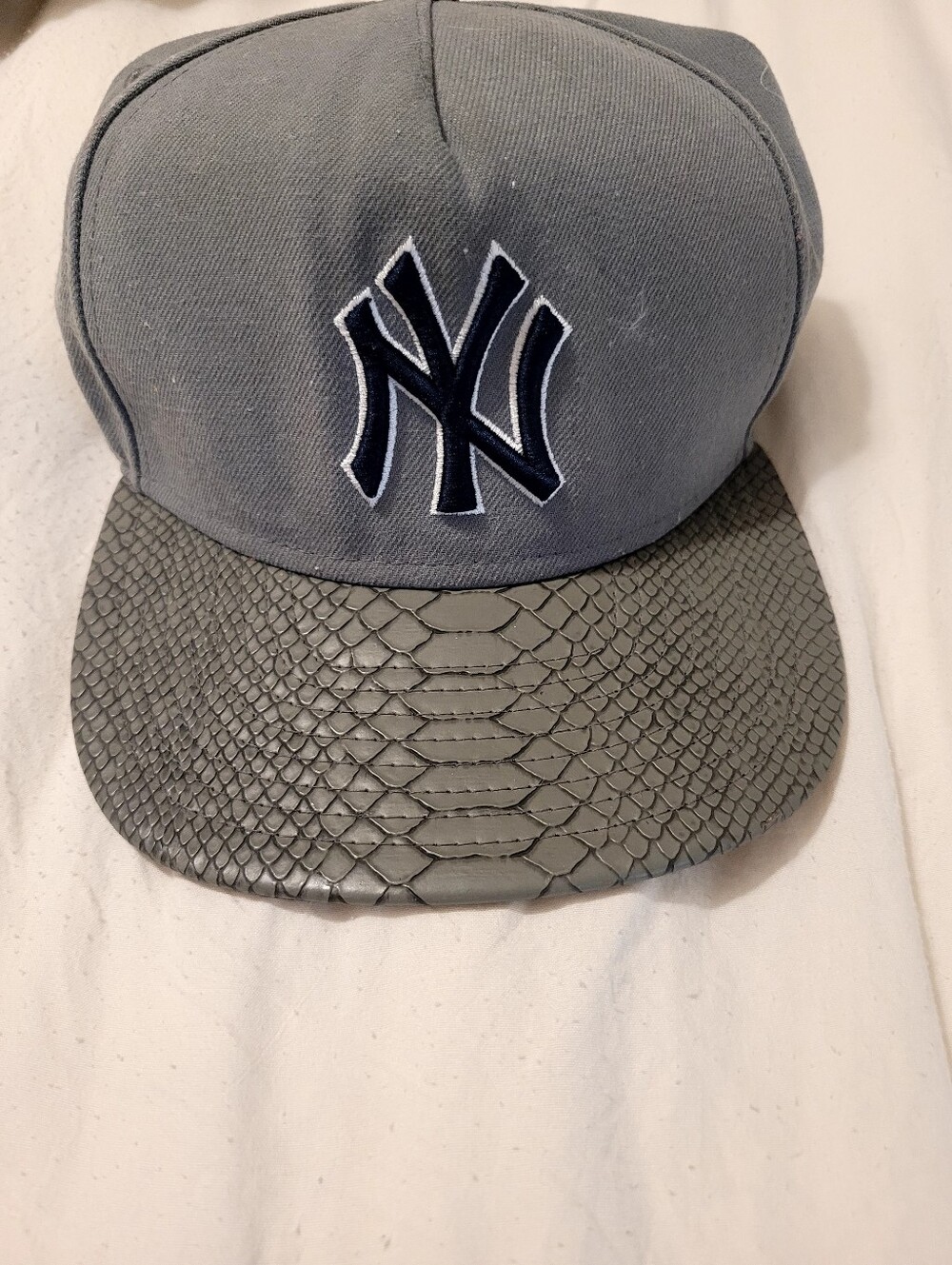 New Era 9FIFTY Gray and Black Snapback Medium Large